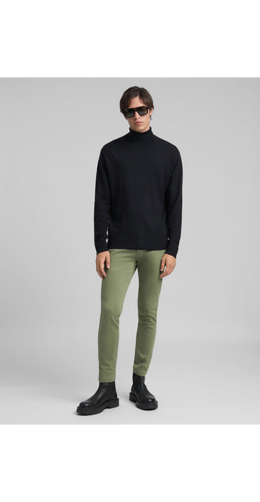 R刺しゅう ウールブレンド タートルネックプルオーバー